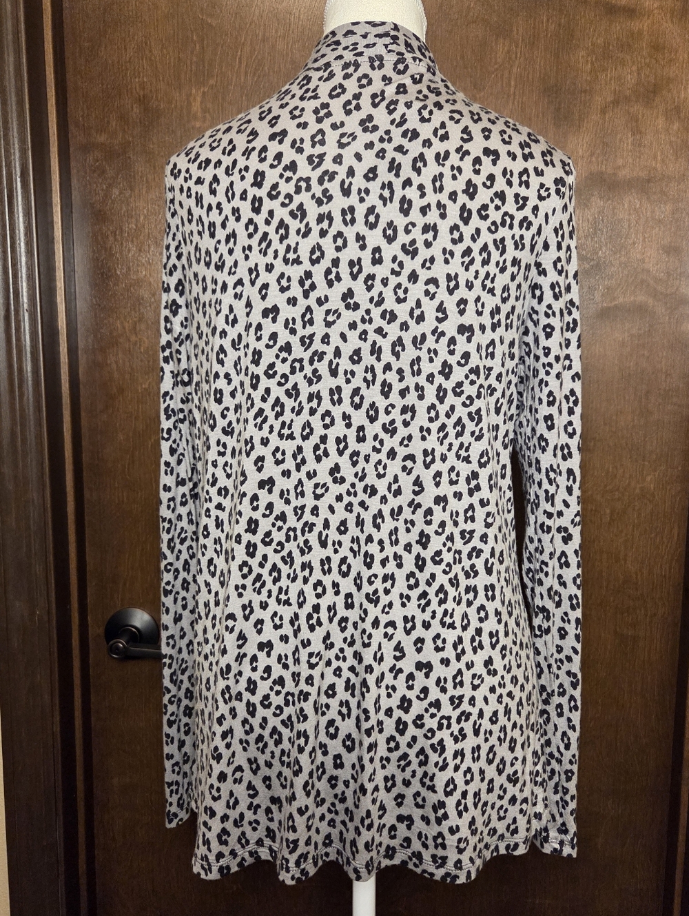 Leopard Print Gray & Black Cardigan NWT - Picture 7 of 12